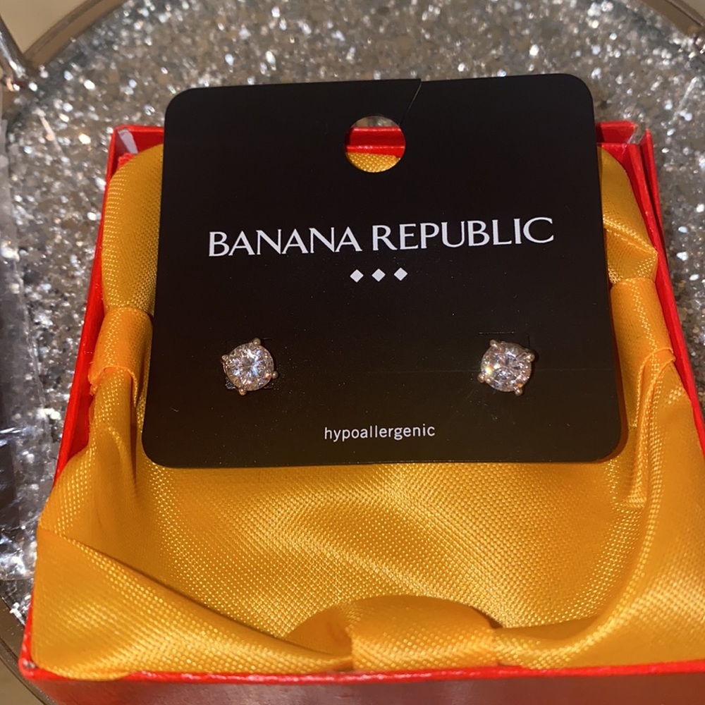 Authentic BANANA REPUBLIC studded earrings - Picture 3 of 4